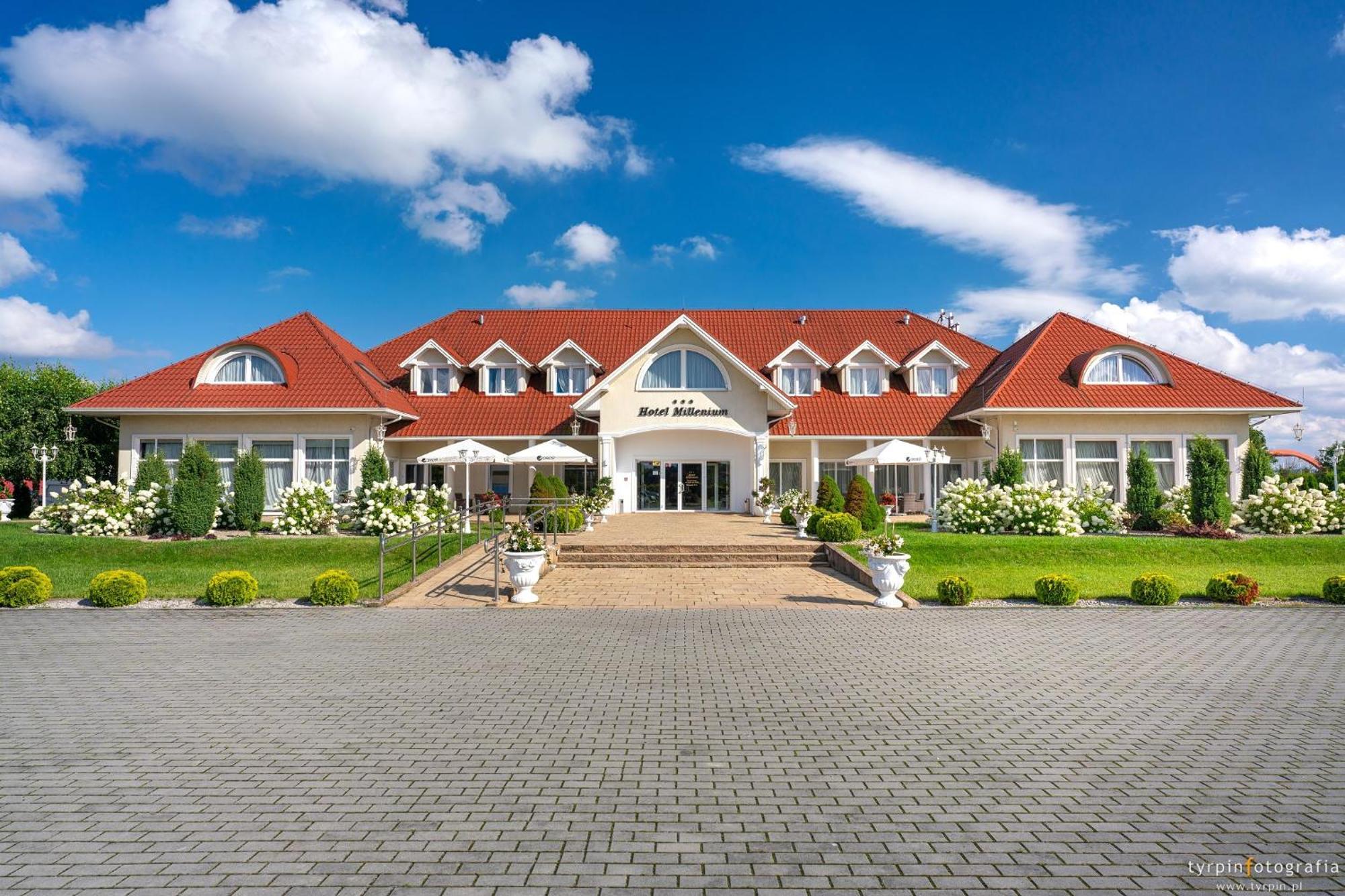 Hotel Millenium Gora Motyczna Exterior photo