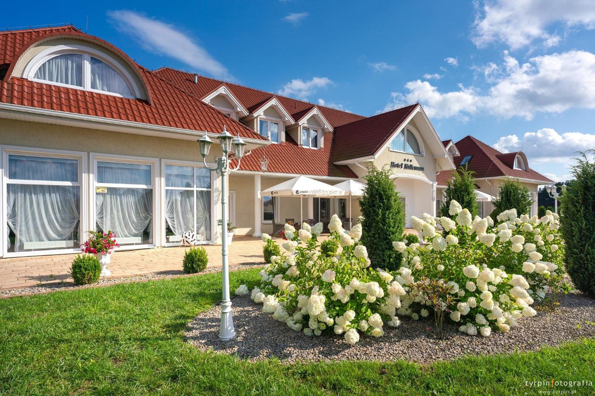 Hotel Millenium Gora Motyczna Exterior photo